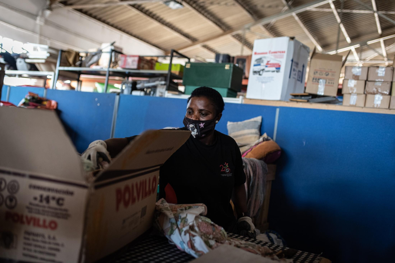 Una visita a la tienda de Traperos de Emaús en imágenes