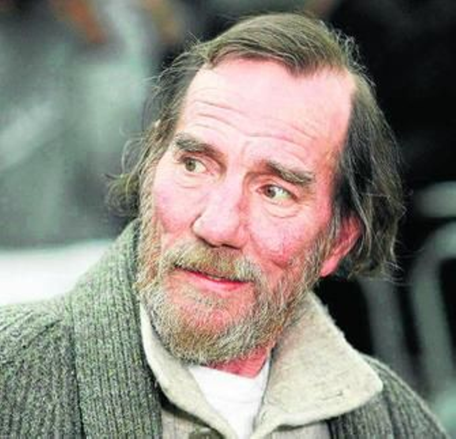 El actor Pete Postlethwaite muere a los 64 años tras una larga lucha contra el cáncer