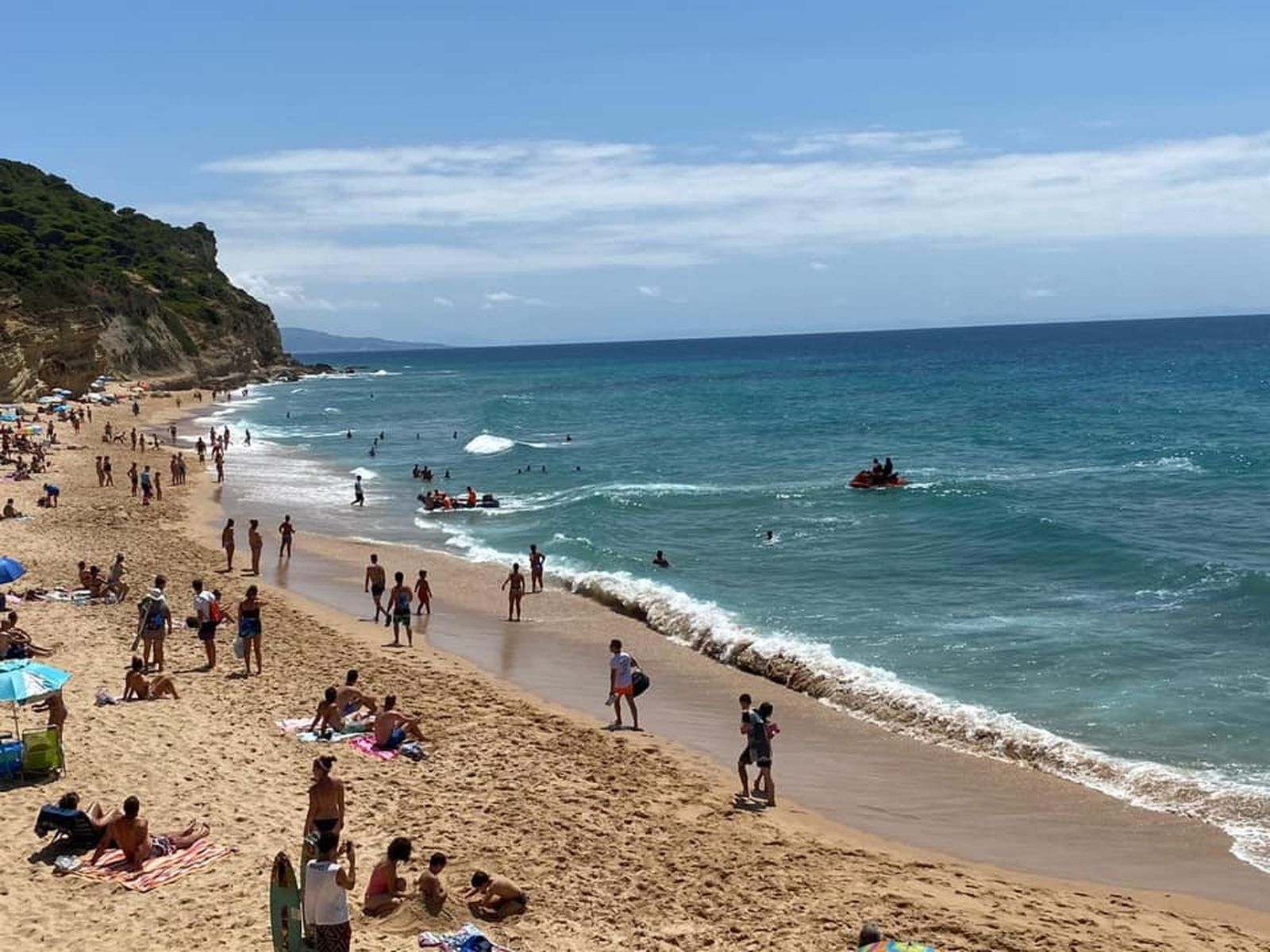 Momento de la llegada de los  socorristas que ha compartido el Ayuntamiento en sus redes sociales.