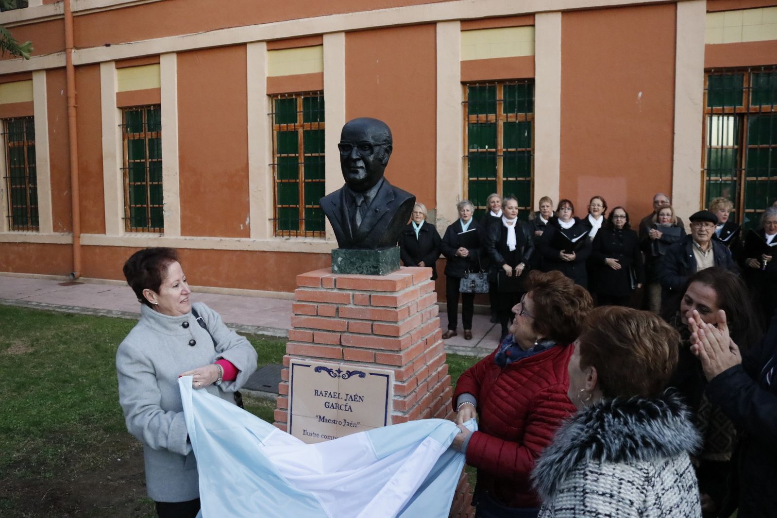 Descubrimiento del busto del Maestro Jaén