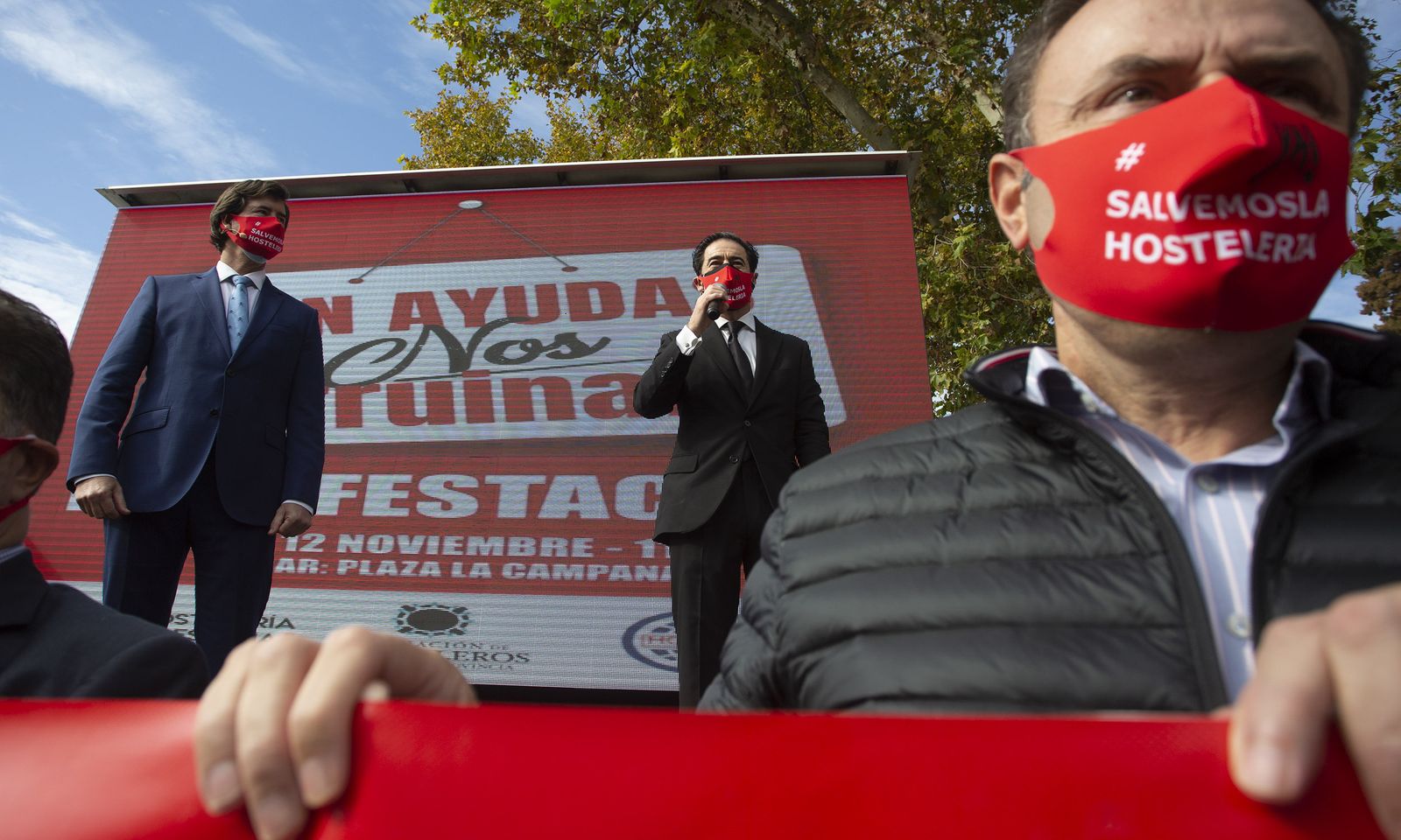 La manifestación de los hosteleros de Sevilla, en imágenes