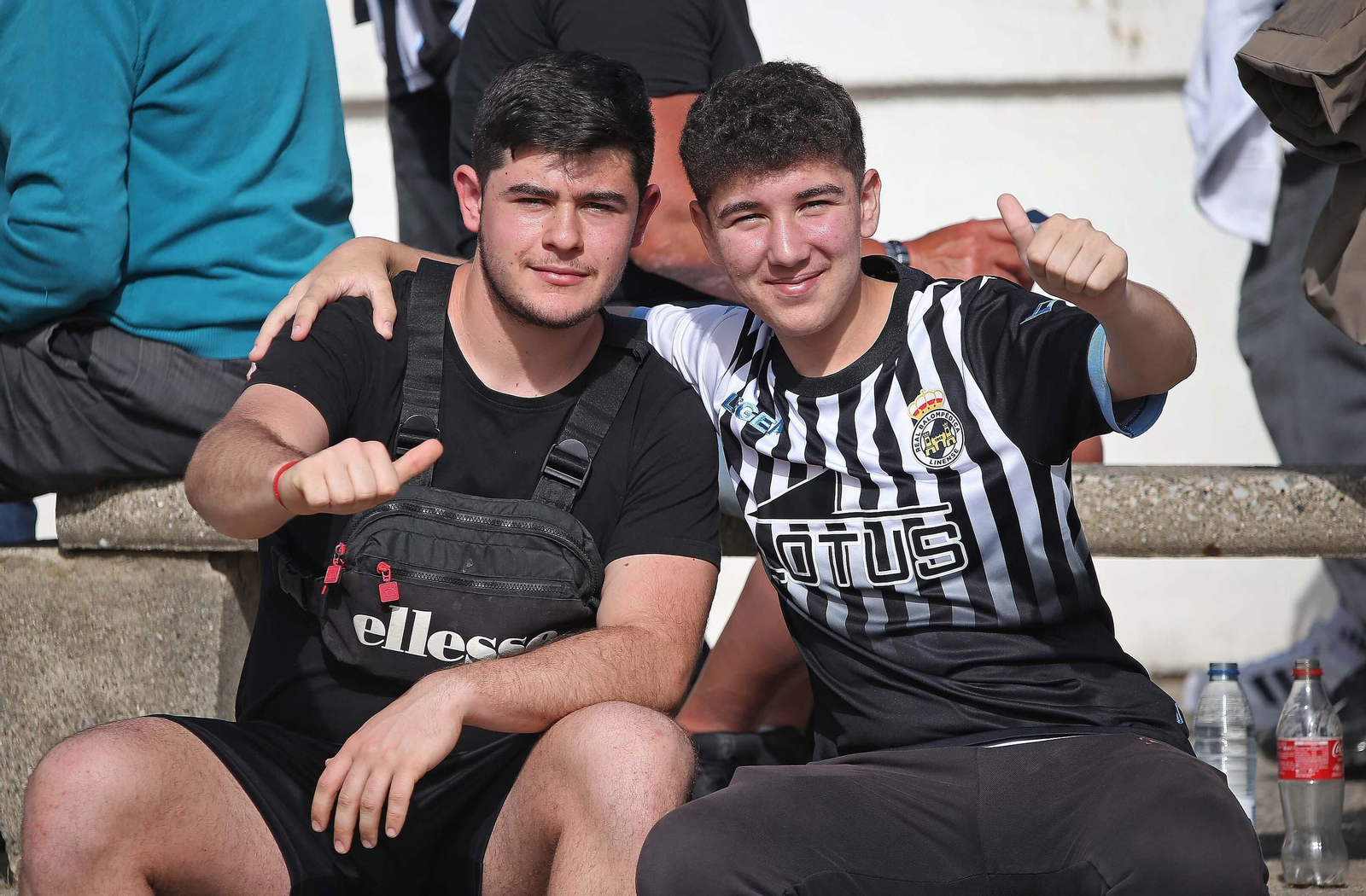 Fotos de la afición durante el Balona - Talavera en el estadio municipal de La Línea