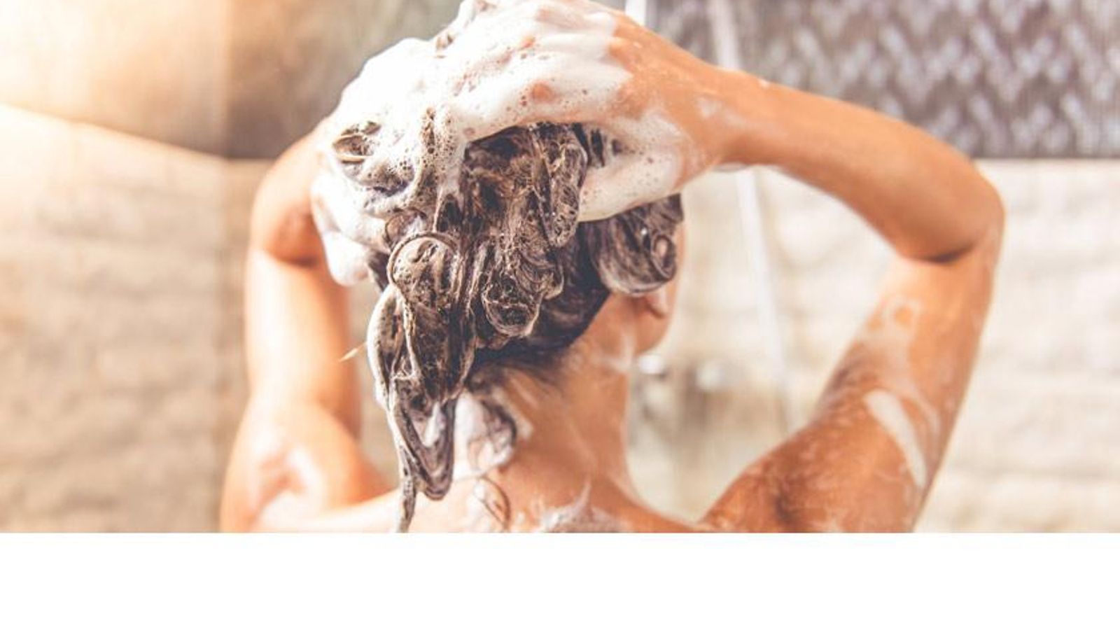 Lavarse el cabello todos los días no provoca su masiva caída.