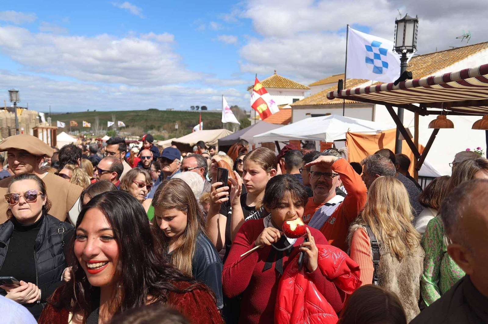 Imágenes del gran ambiente en la Feria Medieval de Palos de la Frontera, Huelva