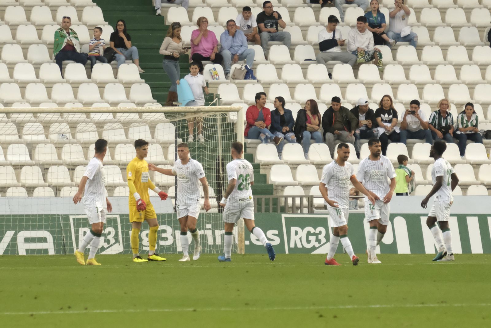 Las mejores fotos del ambiente en El Arcángel en el Córdoba CF - Badajoz