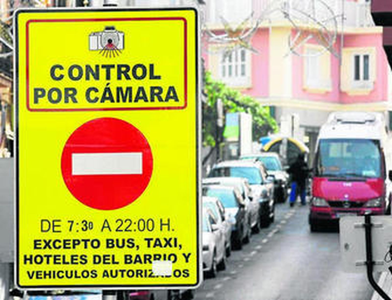 Más de 55.000 conductores invadieron el carril bus.