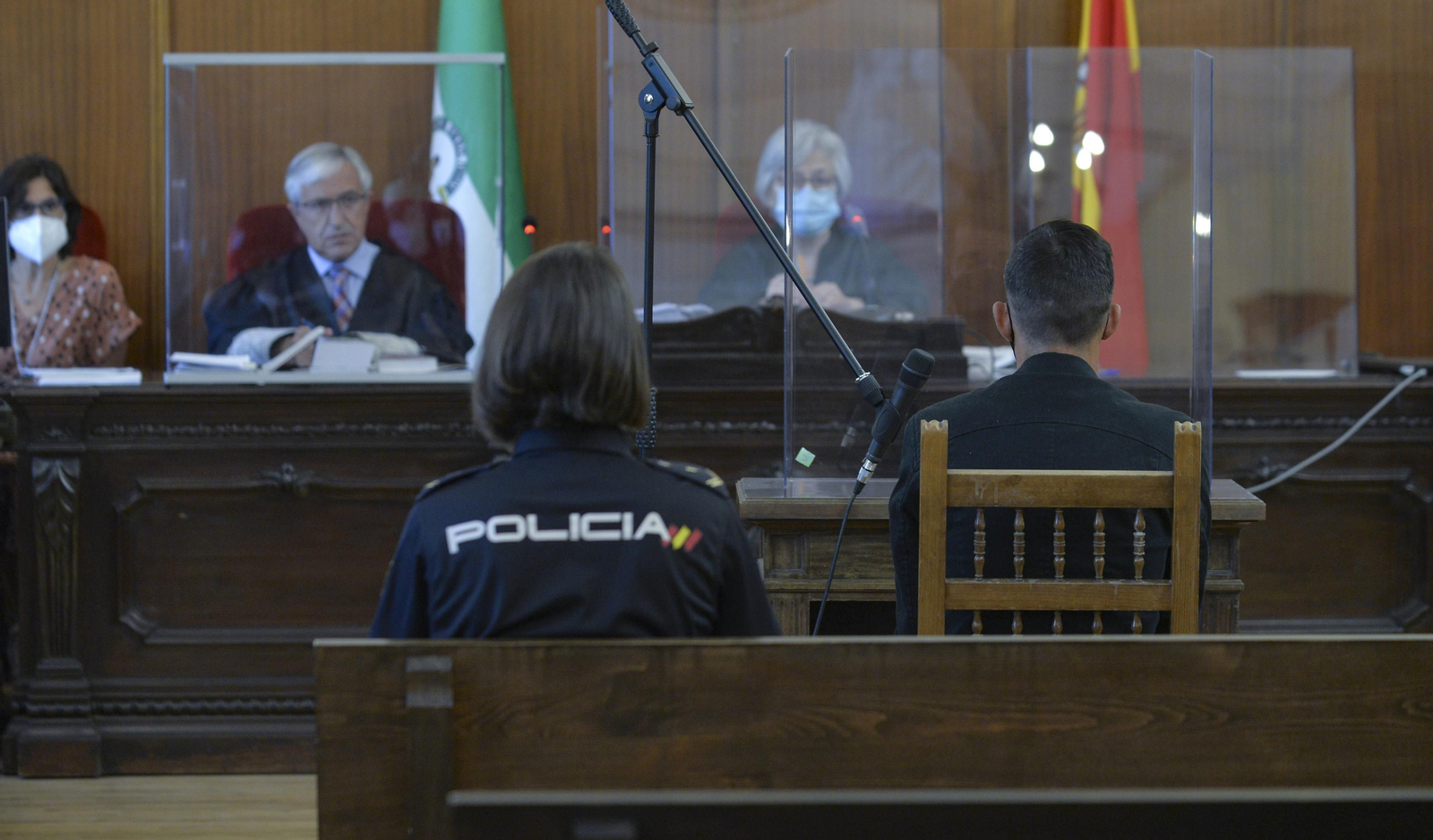 Abel M.L., frente al tribunal que le juzga