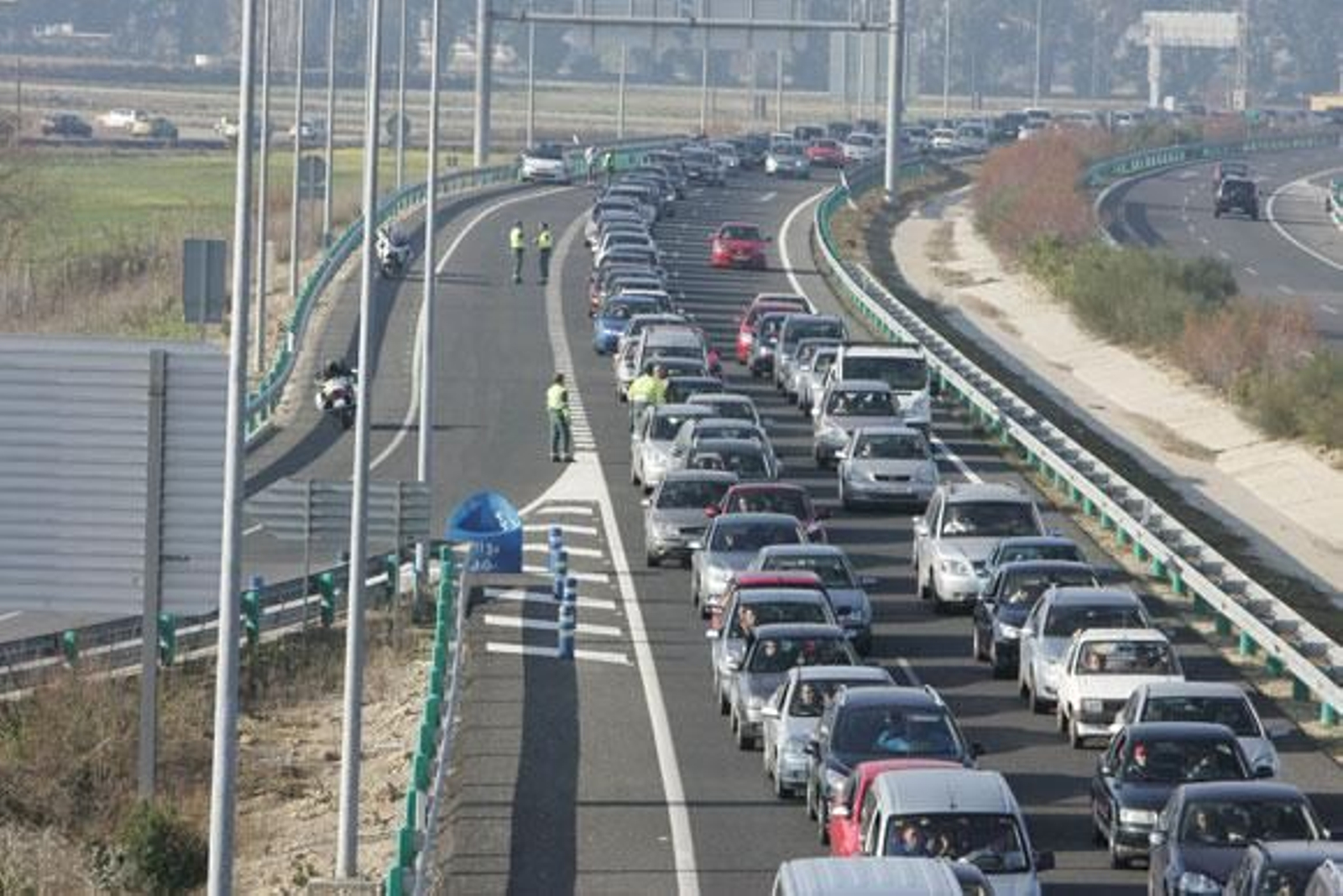 Retenciones de hasta 28 kilómetros en las carreteras de acceso al circuito