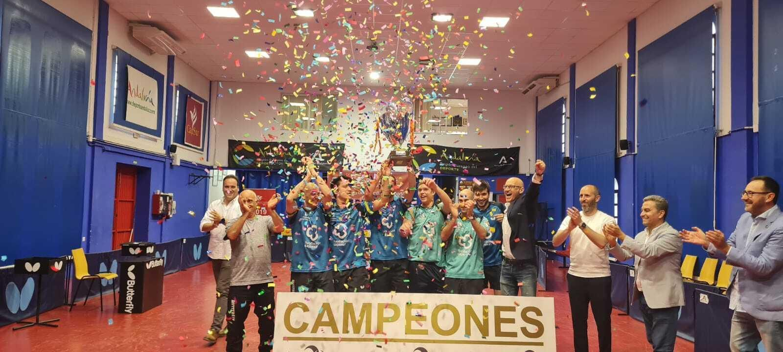 El Cajasur Priego celebra su octavo título liguero.