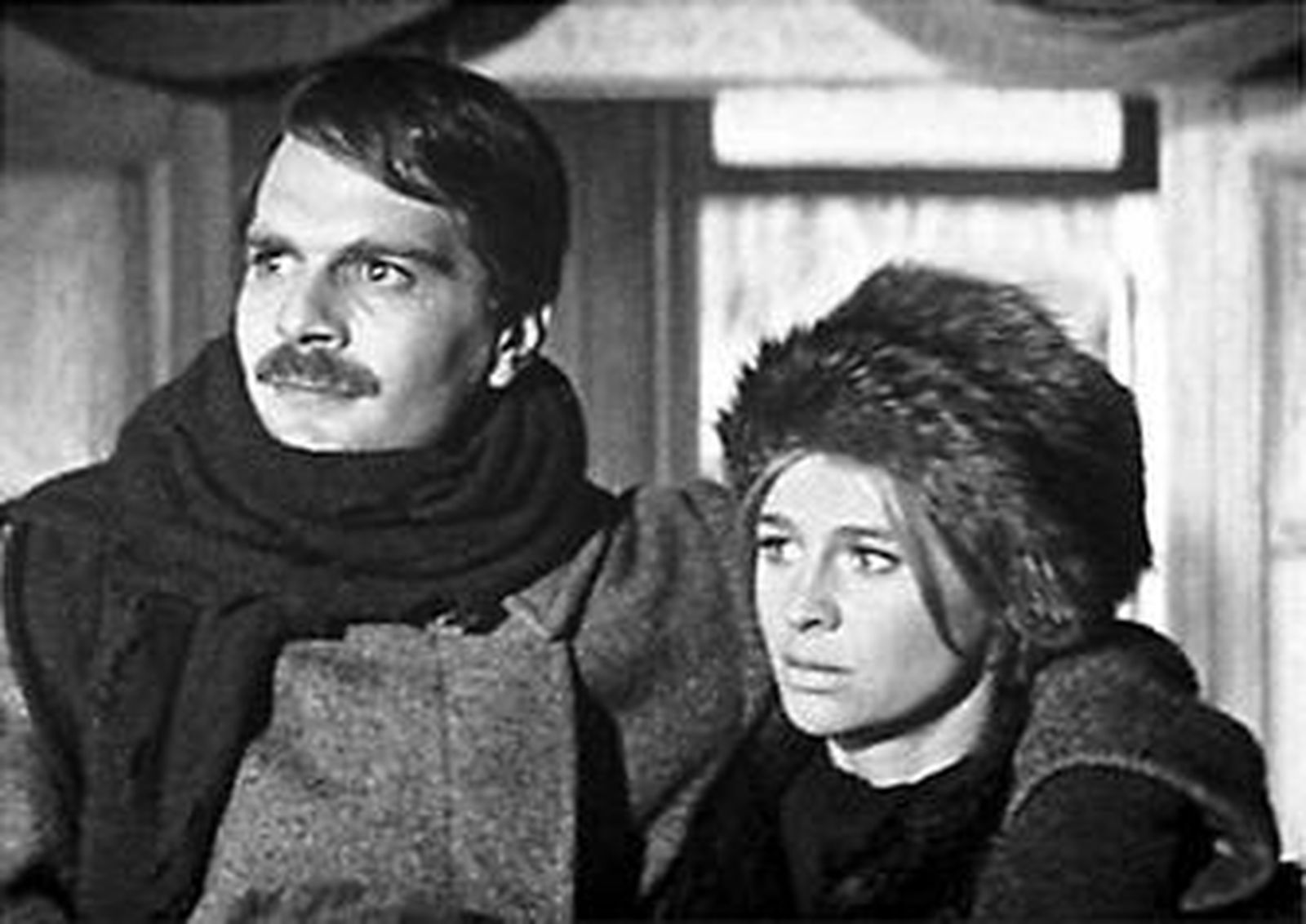 Omar Sharif y Julie Christie, caracterizados como Yuri Zhivago y Lara.
