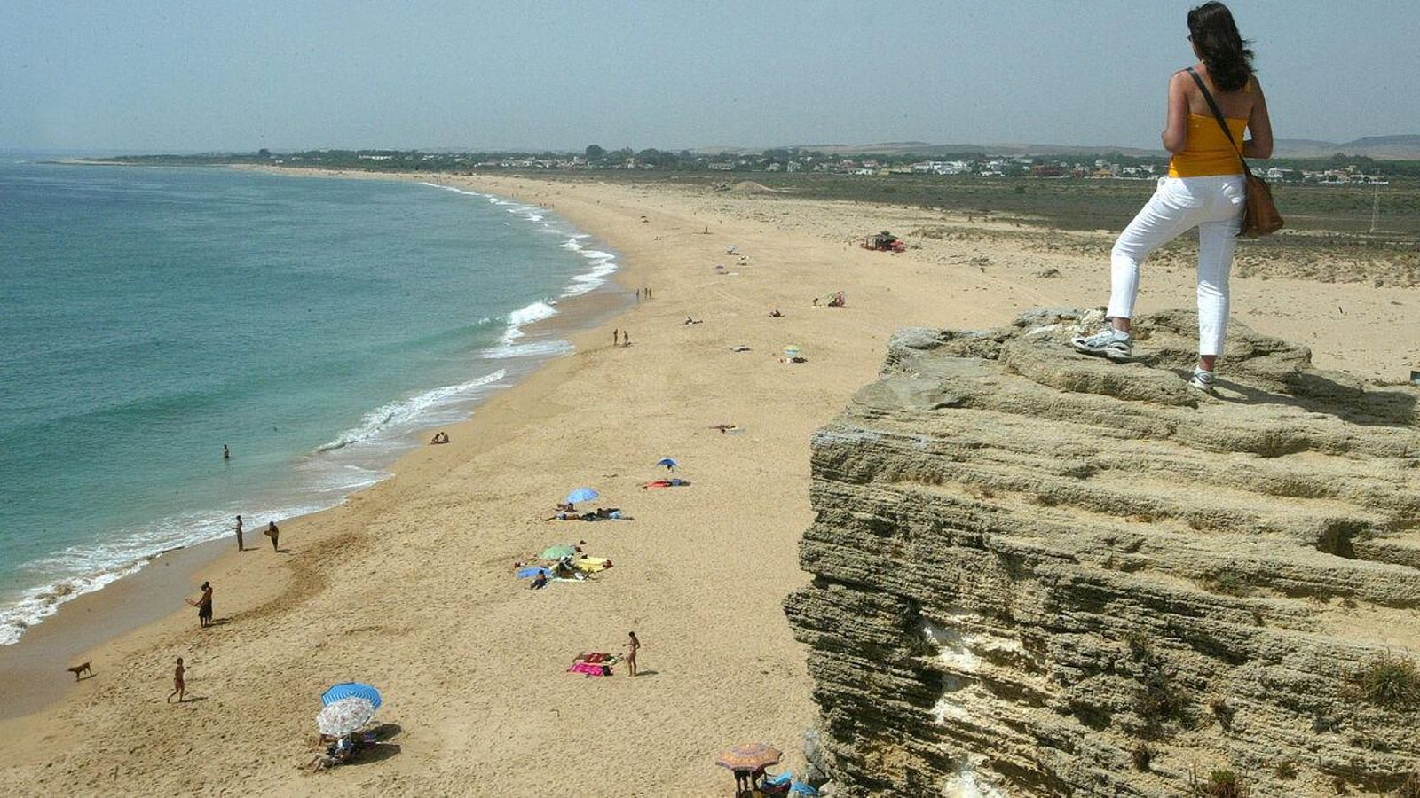 Vistas a la playa de Zahora desde el Faro Trafalgar Vistas a la playa de Zahora desde el Faro Trafalgar
