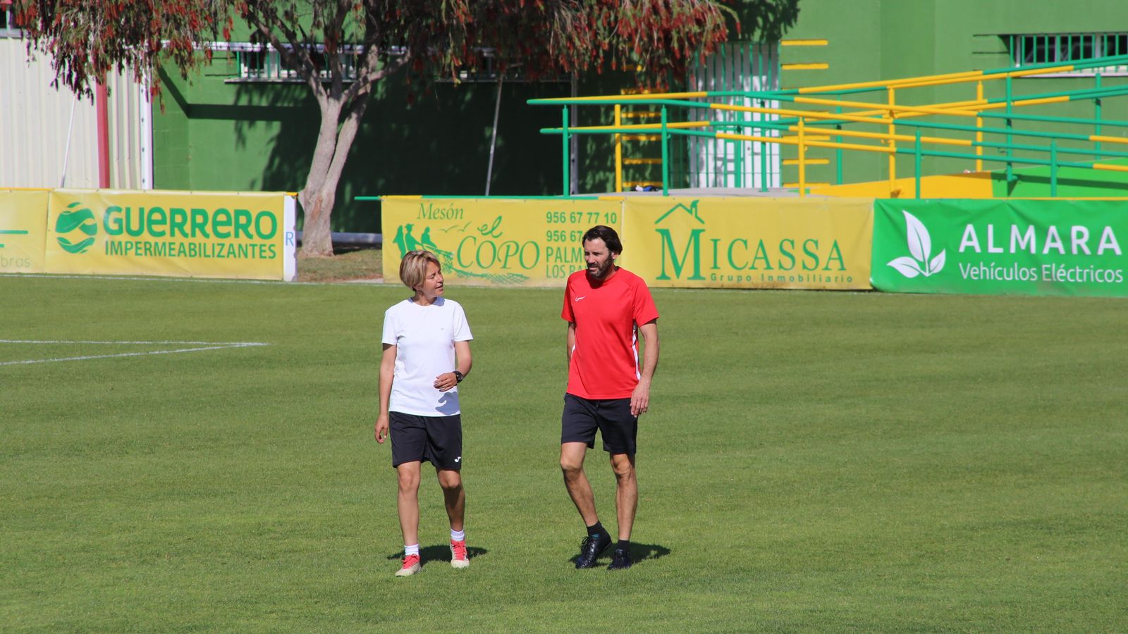 Rosano junto a su segunda durante la temporada, Montse Bustos.