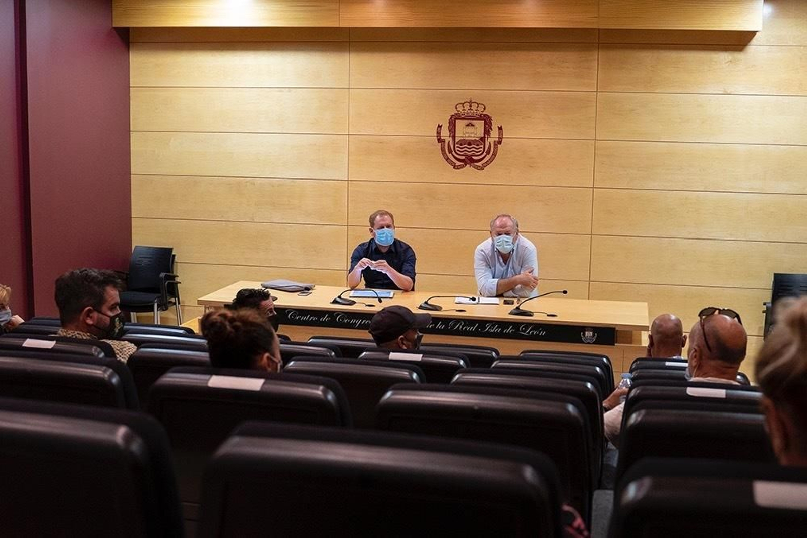 Reunión con los empresarios dedicados al ocio nocturno.