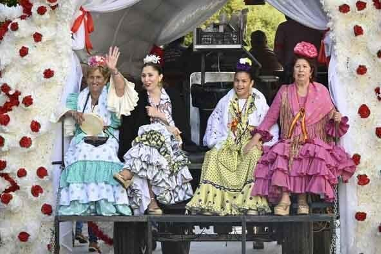 Las mejores imágenes de los peregrinos en la salida de Emigrantes