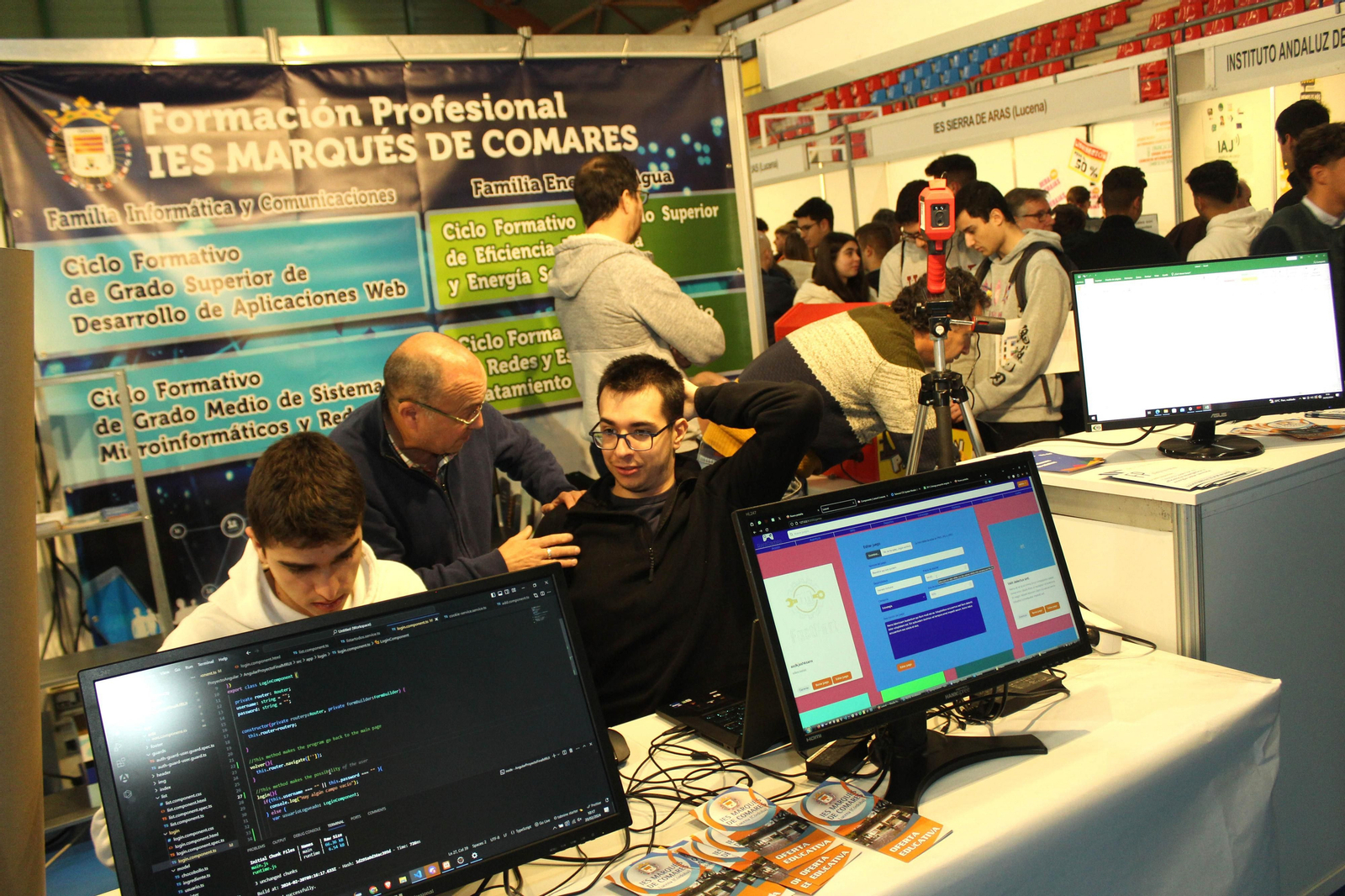 Un paseo en fotografías por el Salón del Estudiante de Lucena