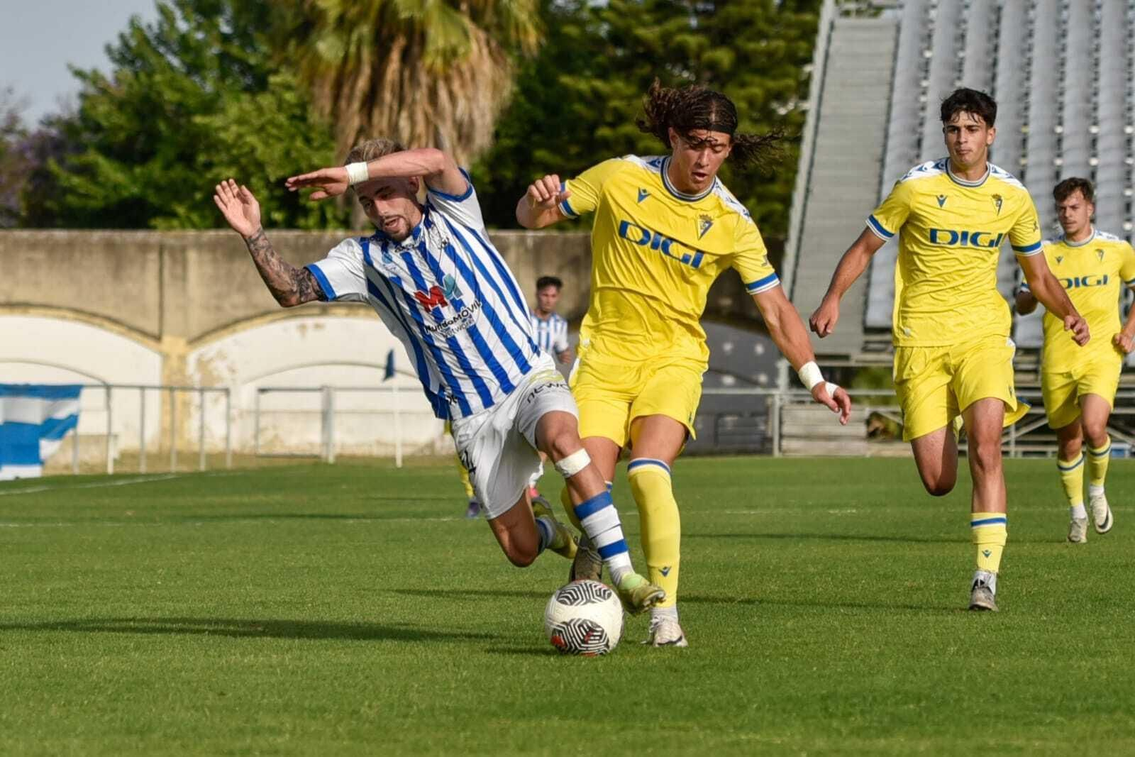 Imágenes del empate entre el Jerez Industrial y Cádiz Balón