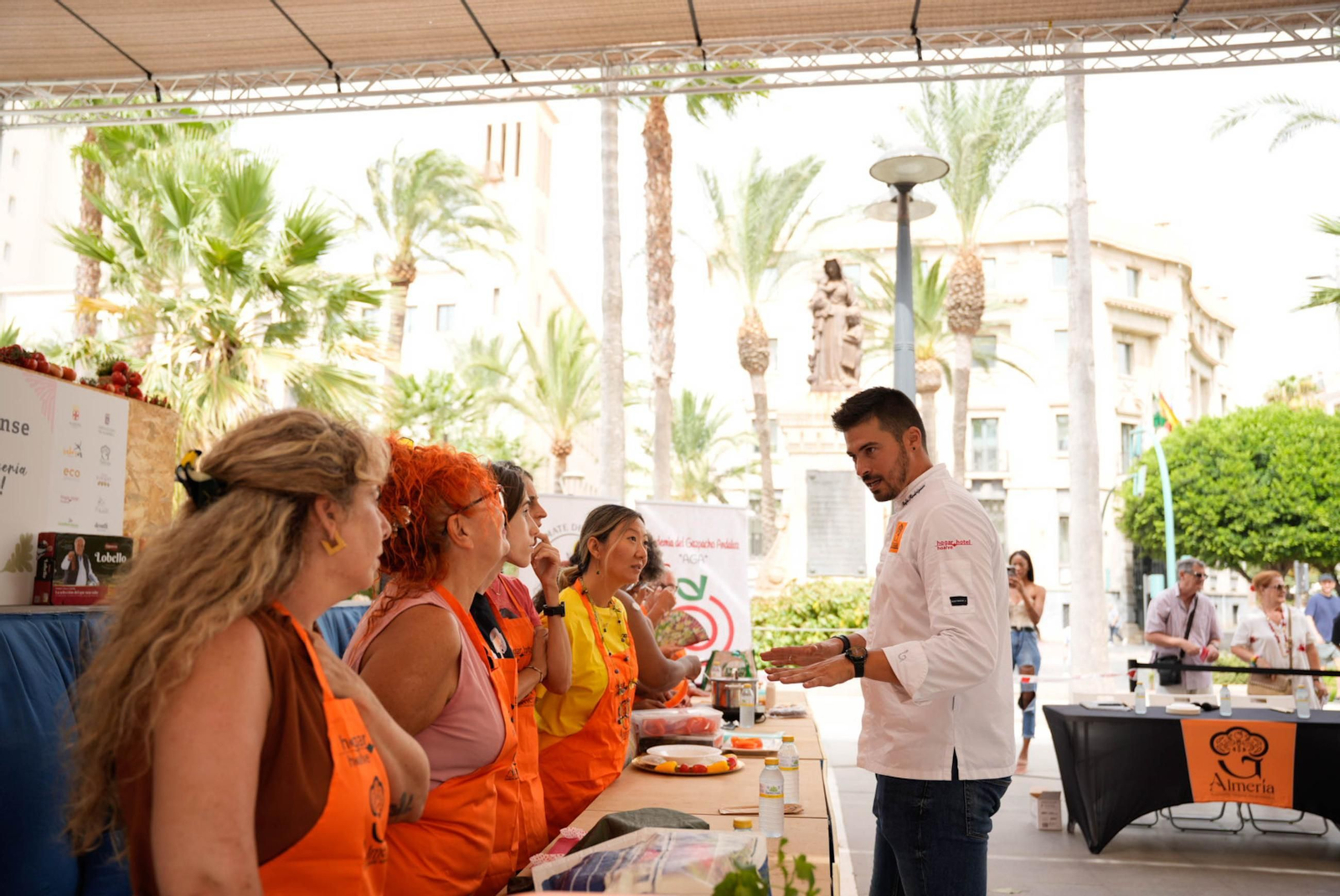 La Cofradía del Tomate y la semifinal del concurso gastronómico de la Feria de Almería, en imágenes