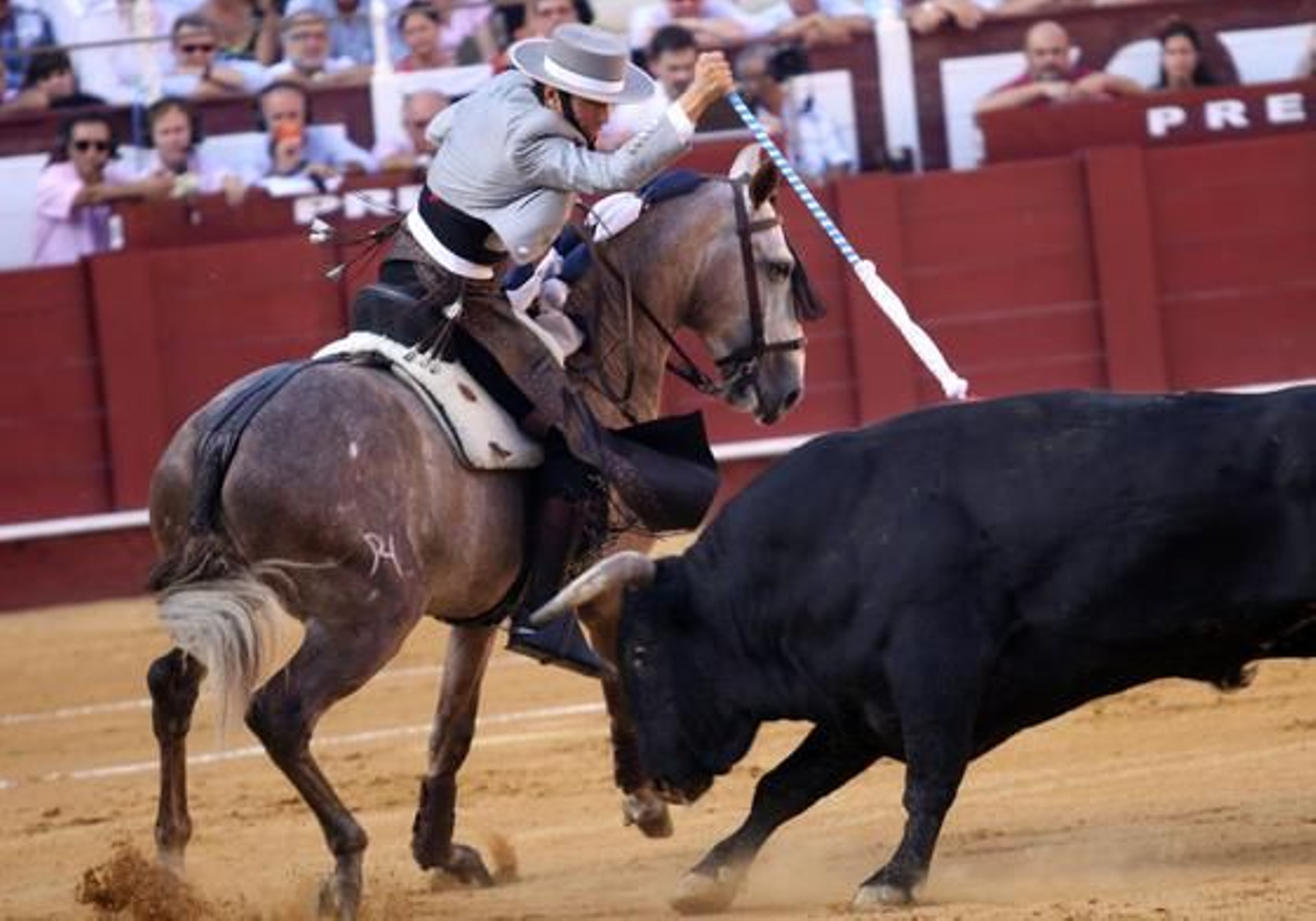 Tarde de toros en la Malagueta

Foto: Javier Albiñana