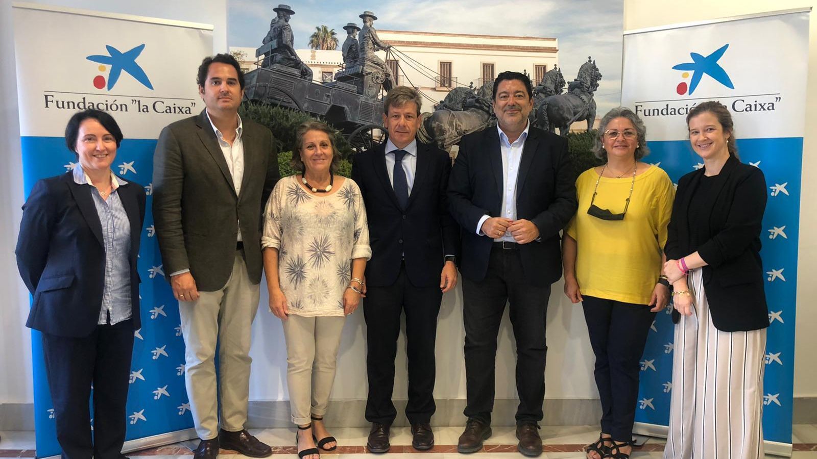 Con Javier Gómez y Carmen Vergara de las Cuevas, de Caixabank, Gema García Bermúdez y Nela García.
