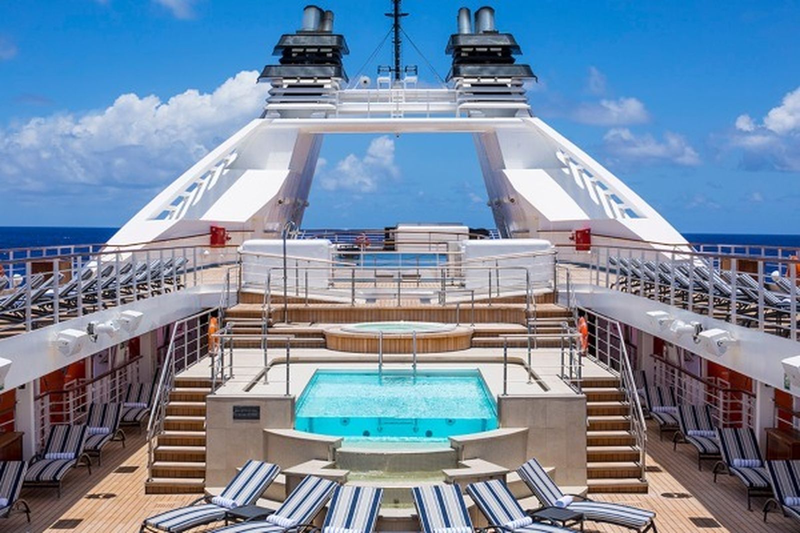 El lujoso megayate Star Pride visita esta semana el puerto de Cádiz