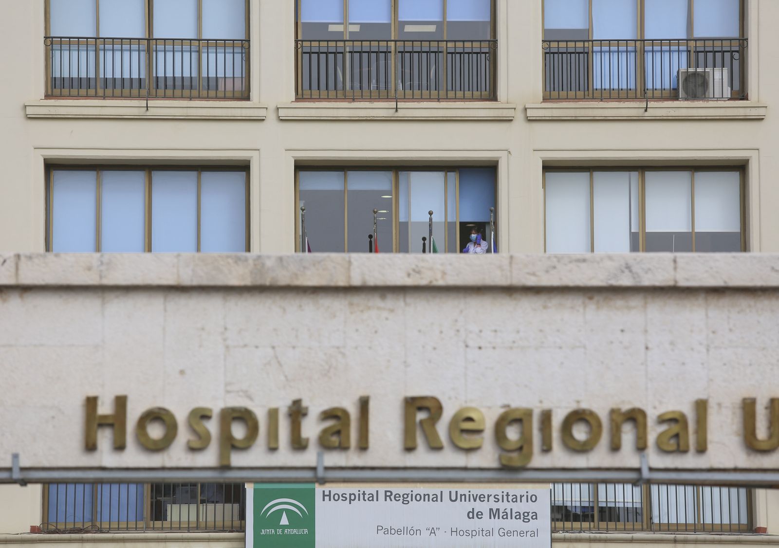 Salir a donar sangre en la Málaga del coronavirus, en fotos