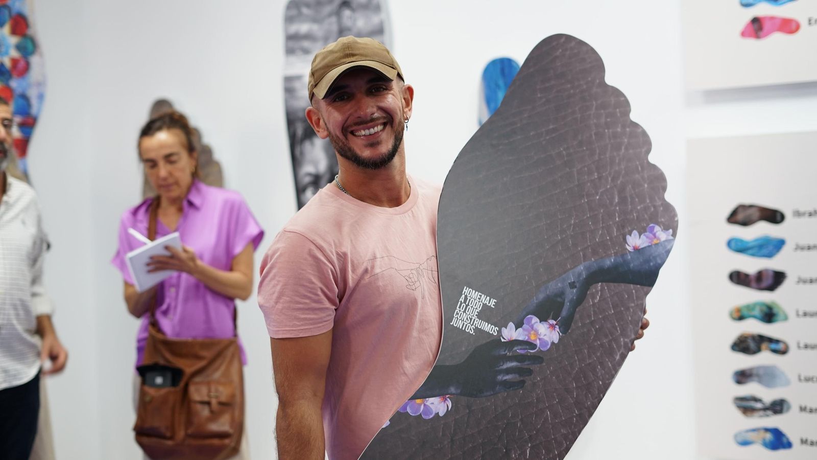 Fotos de la exposición 'Huellas de ida y vuelta' de Márgenes y Vínculos en Tarifa