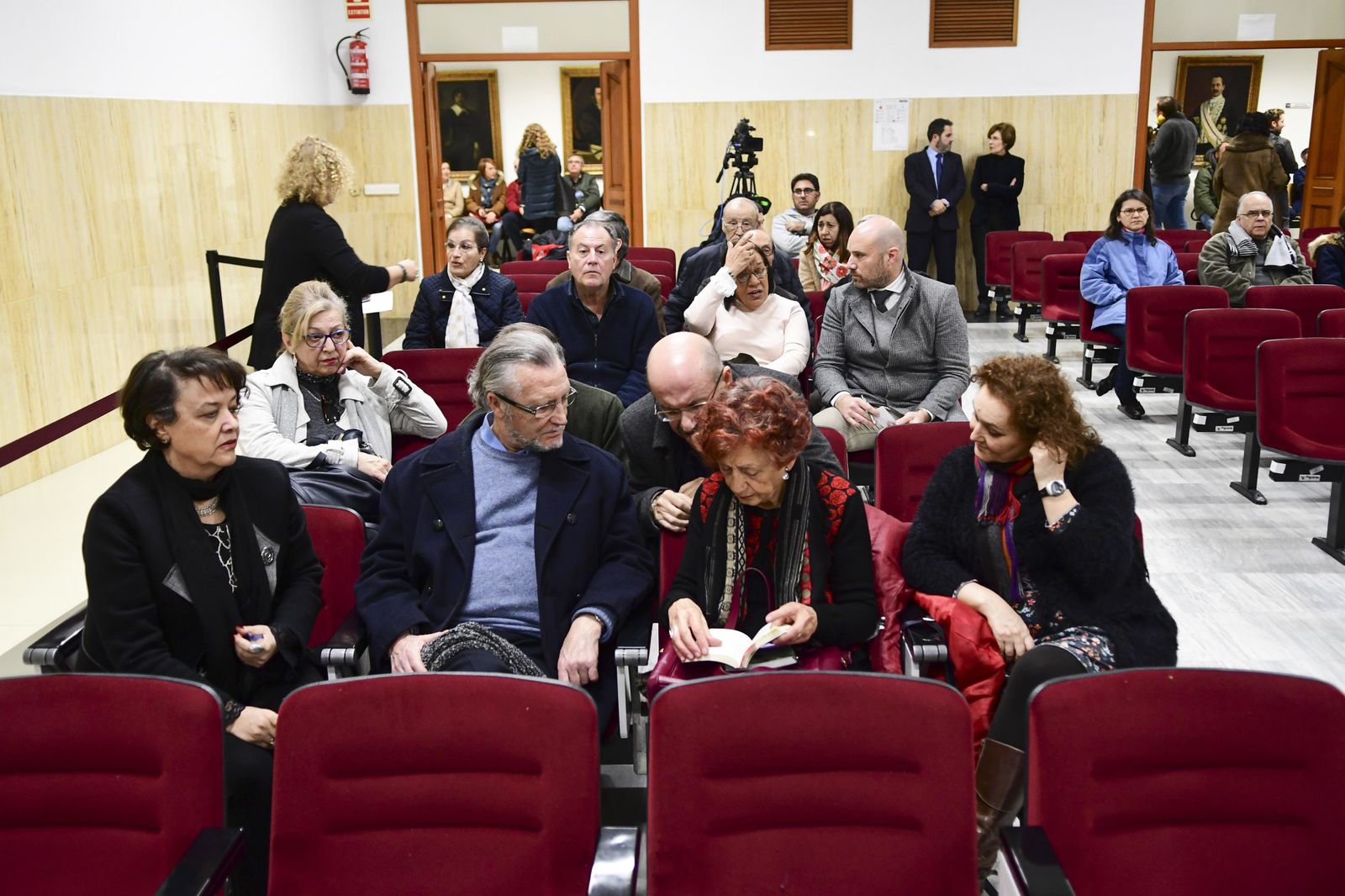 Las imágenes de la capilla ardiente de Pablo García Baena