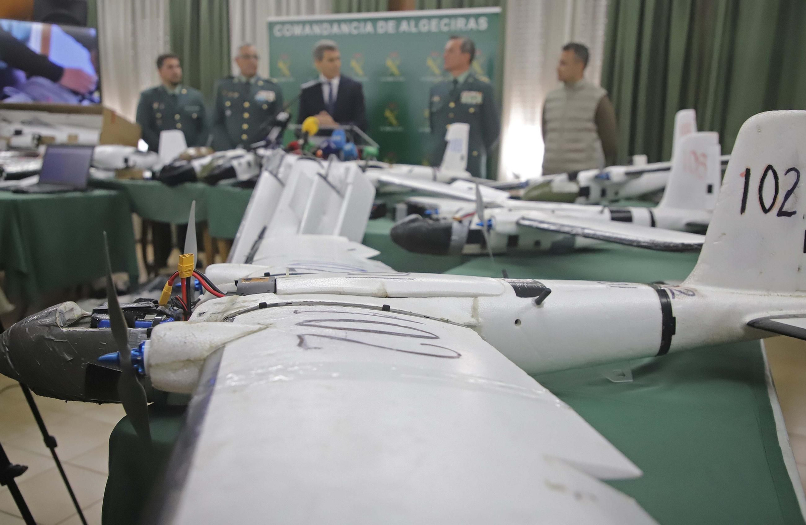 Fotos de los drones de largo alcance para introducir hachís en España desde Marruecos incautados por la Guardia Civil en Algeciras