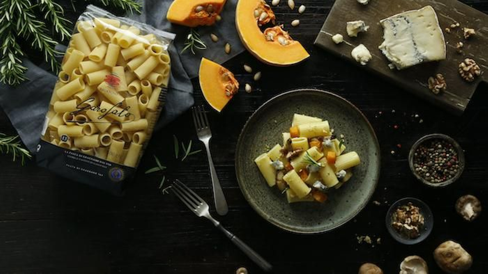 Receta de rigatoni con calabaza asada, gorgonzola y salvia