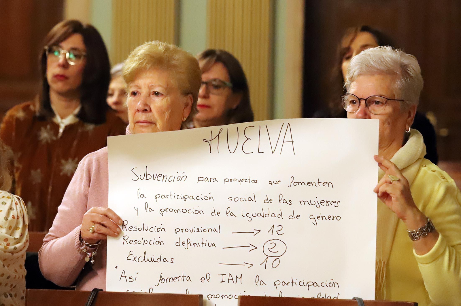 Imágenes del pleno del Ayuntamiento de Huelva