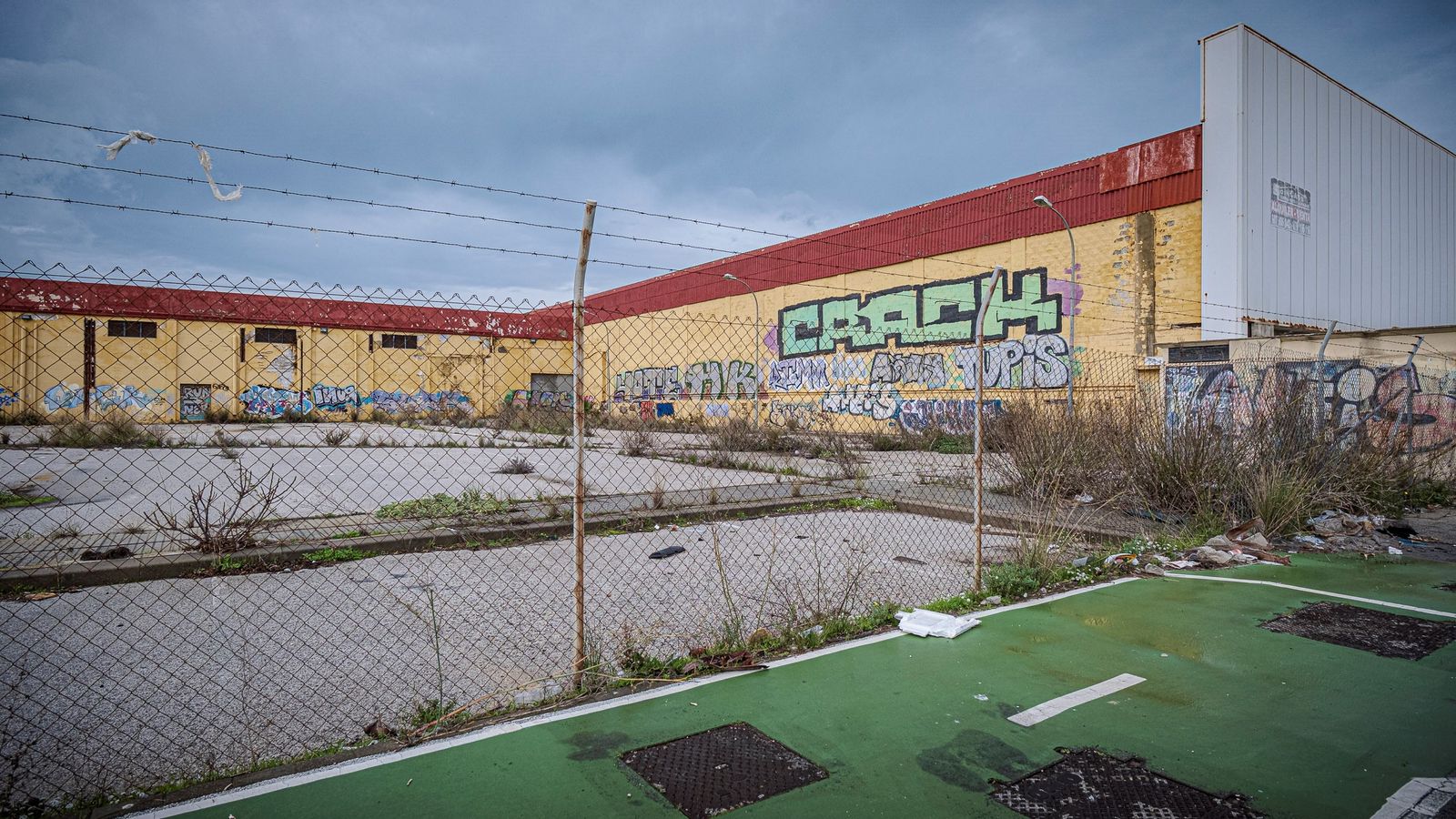 La antigua sede de Híper Cádiz lleva años cerrada.