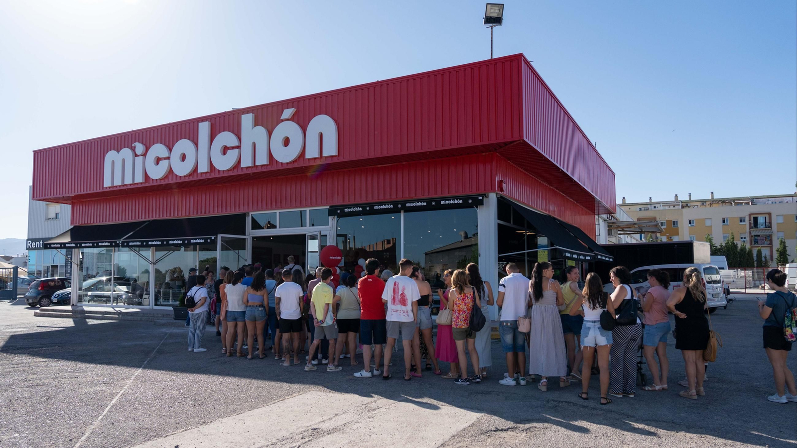 Gran expectación en la inauguración de MiColchón en Ronda. Gran expectación en la inauguración de MiColchón en Ronda.