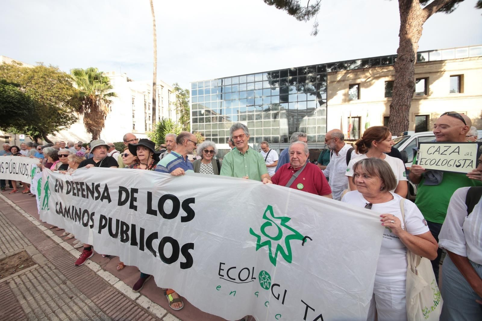 Decenas de personas acompañan a Juan Clavero en su juicio en Jerez clavero06.jpg