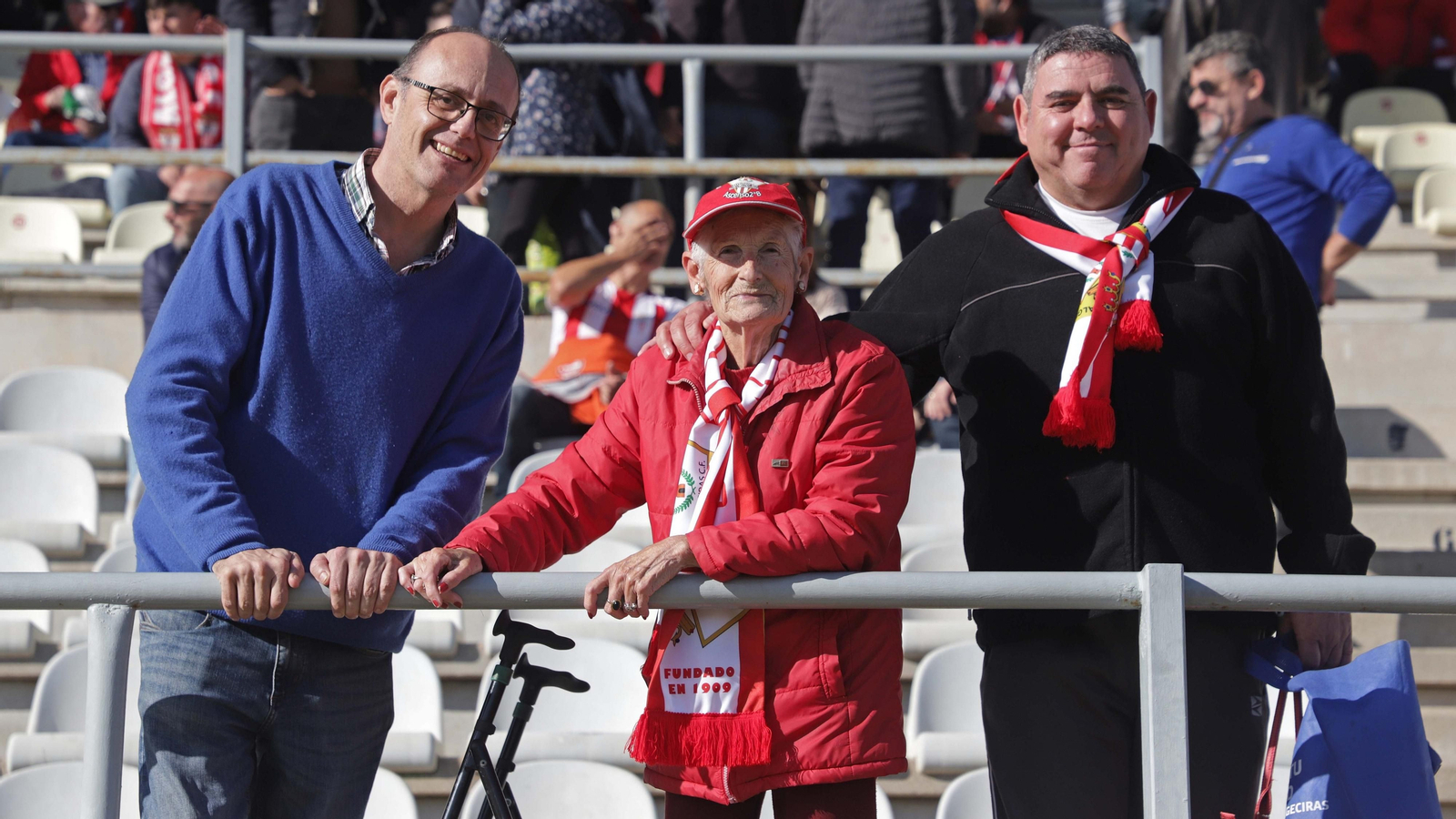 Fotos de la afición en el Nuevo Mirador