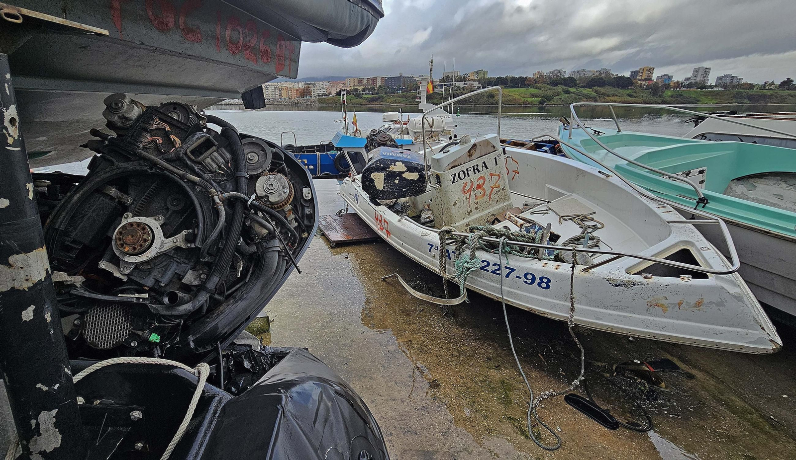 Fotos del hacinamiento de narcoembarcaciones requisadas en el Puerto de Algeciras