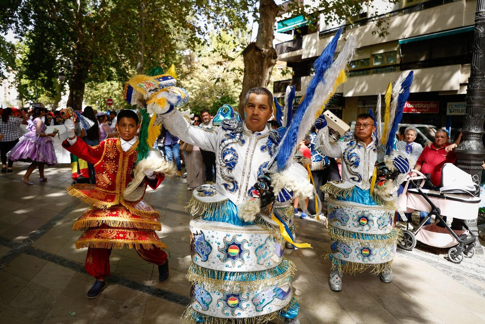 Fotos: así ha sido el desfile por el Día de la Hispanidad en Granada