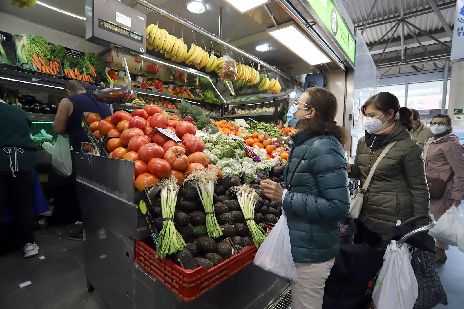 La Policía Local realizó controles en el Mercado del Carmen durante la mañana del sábado