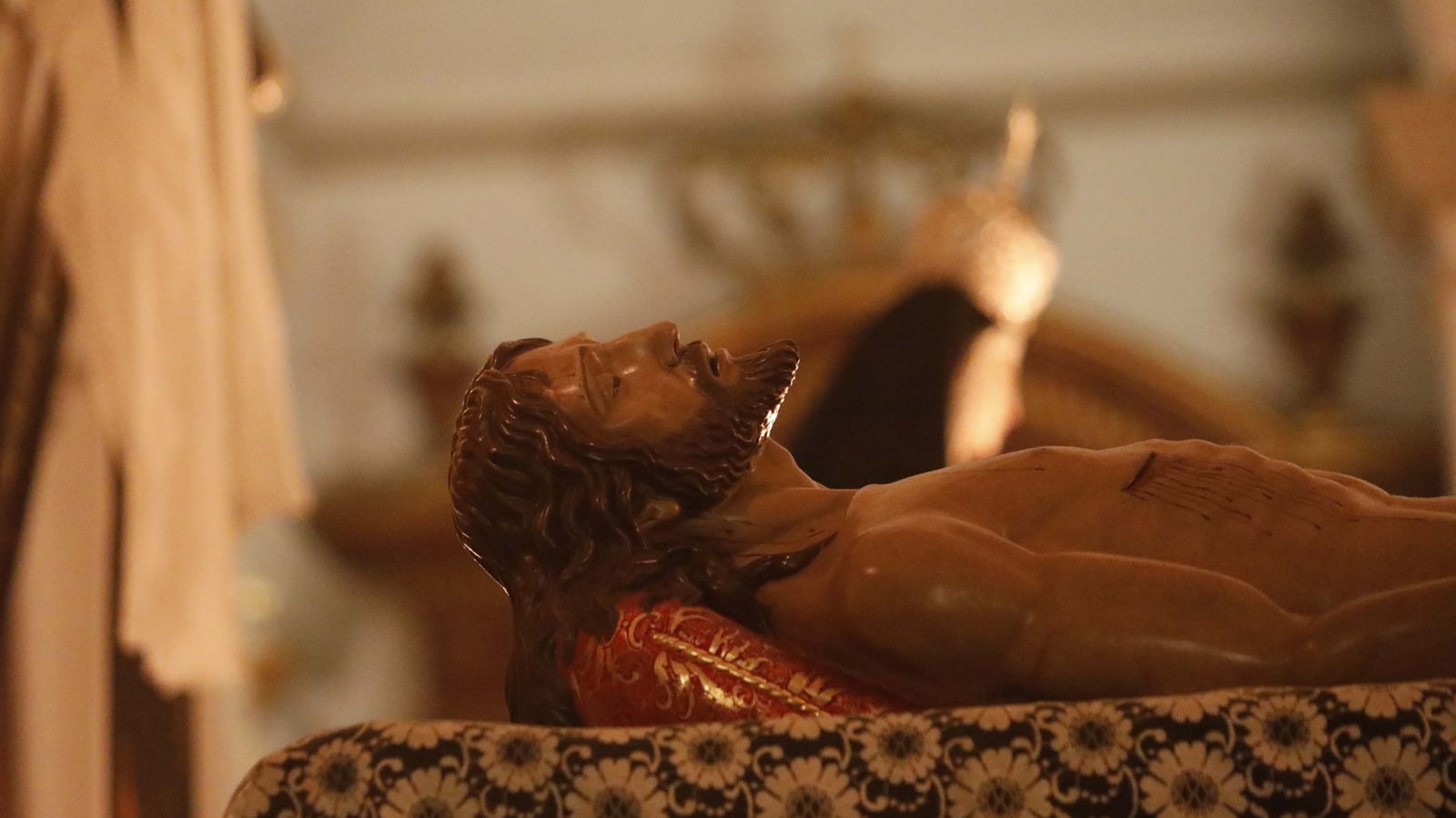 Fotos del Viernes Santo en La Línea: Cristo del Mar y Luz y Esperanza Nuestra, Soledad y Santo Entierro, Cristo del Amor y Misericordia y Amargura.