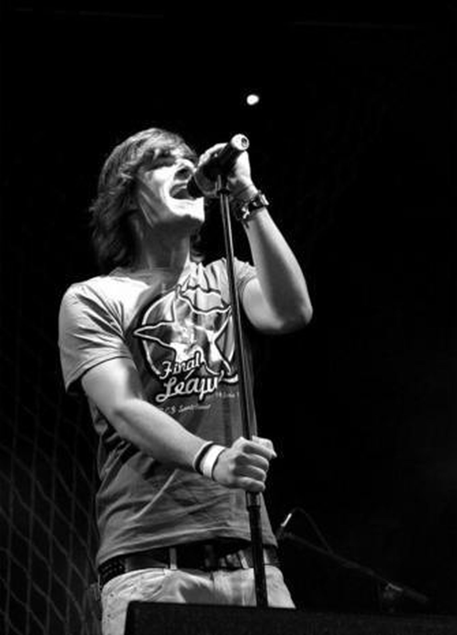 Jaime Terrón,el cantante de Melocos, disfrutando en el escenario.