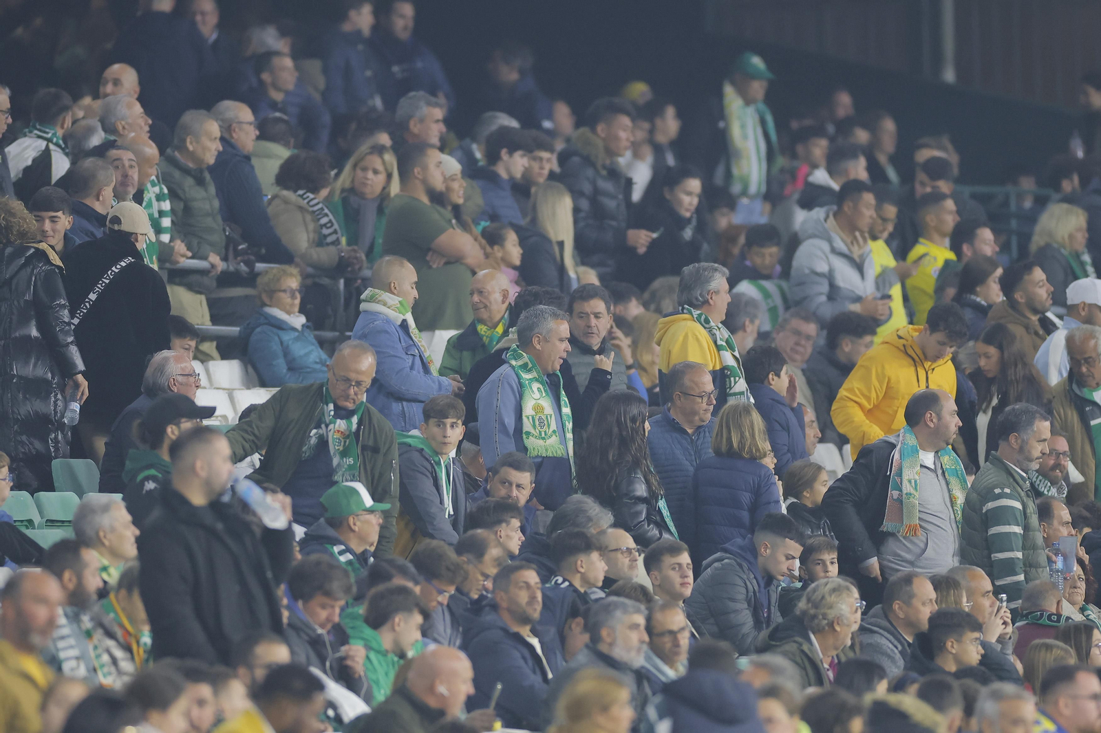 Búscate en las fotos del Betis-Las Palmas