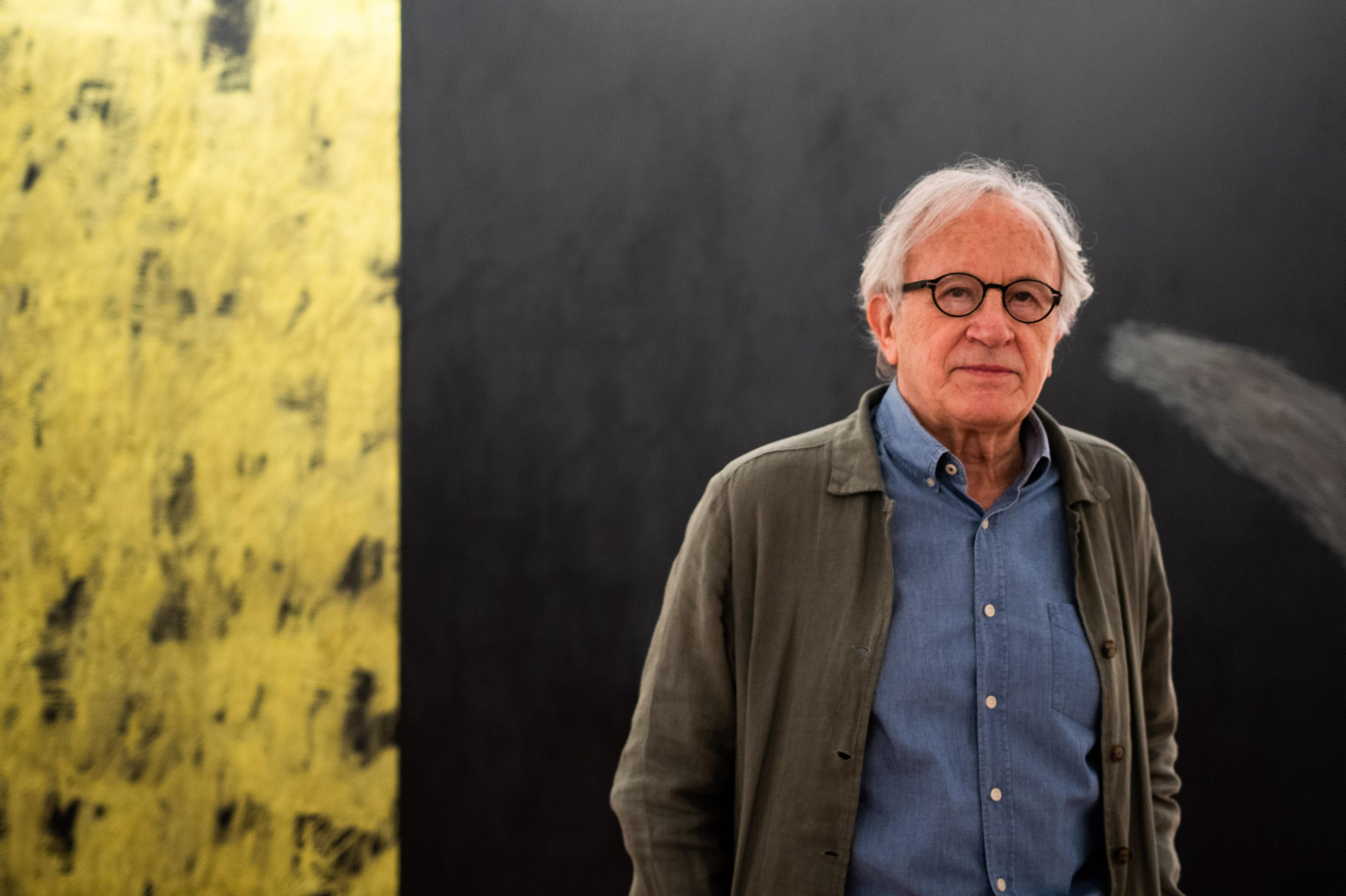 Jordi Teixidor, una de las máximas figuras de la abstracción española, posa en el Centro Guerrero.