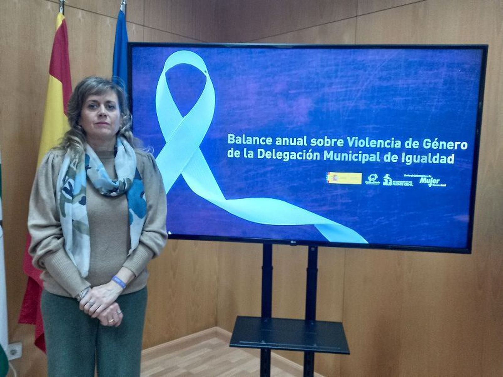 La edil Loli Franco en la presentación de los datos.