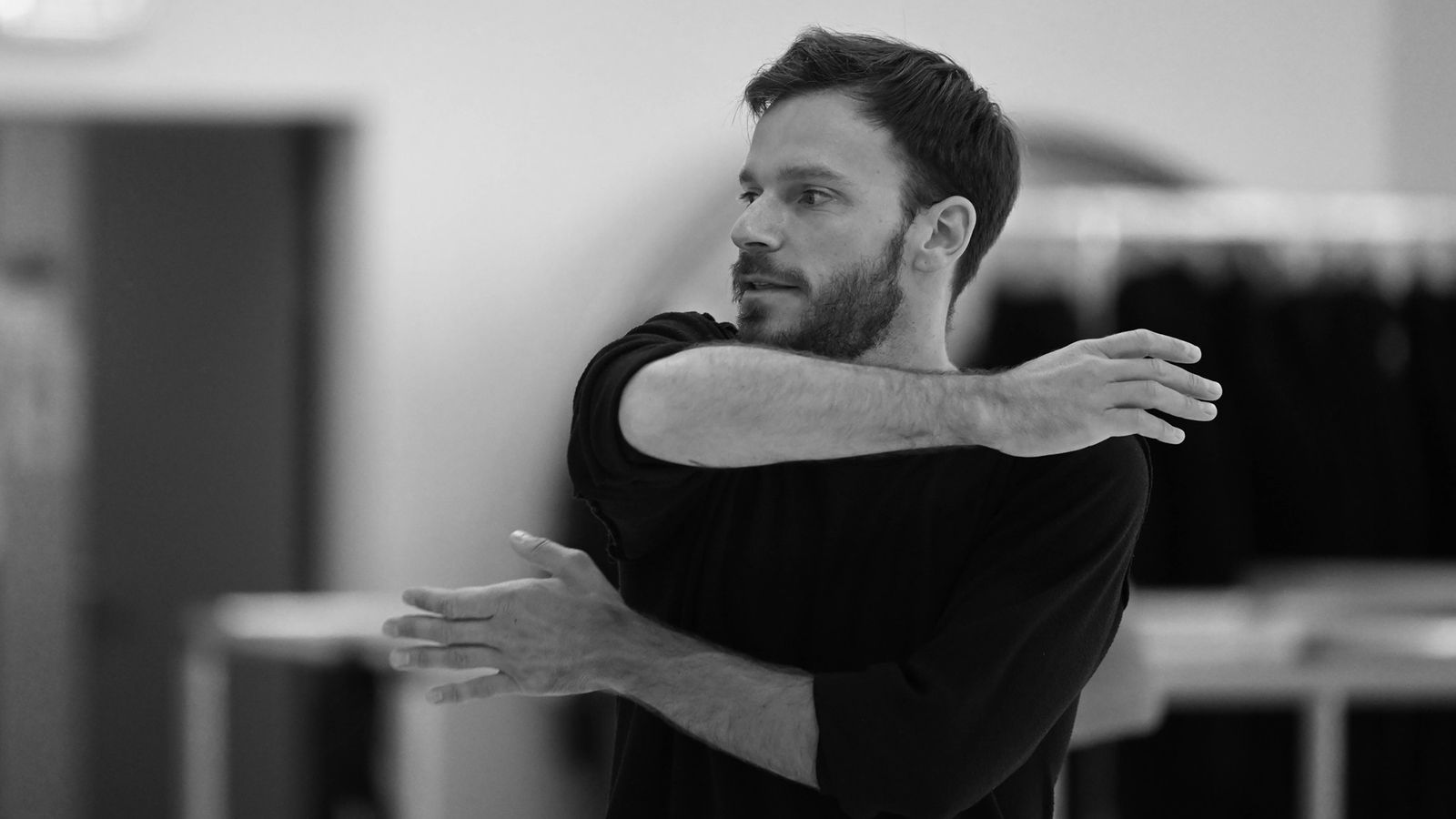 Martín Harriague  en una imagen promocional del ballet.