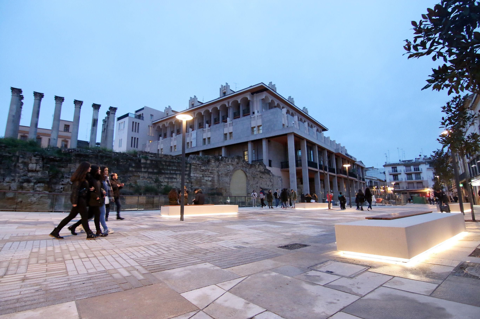 Aspecto que presenta la calle Capitulares tras su reforma.