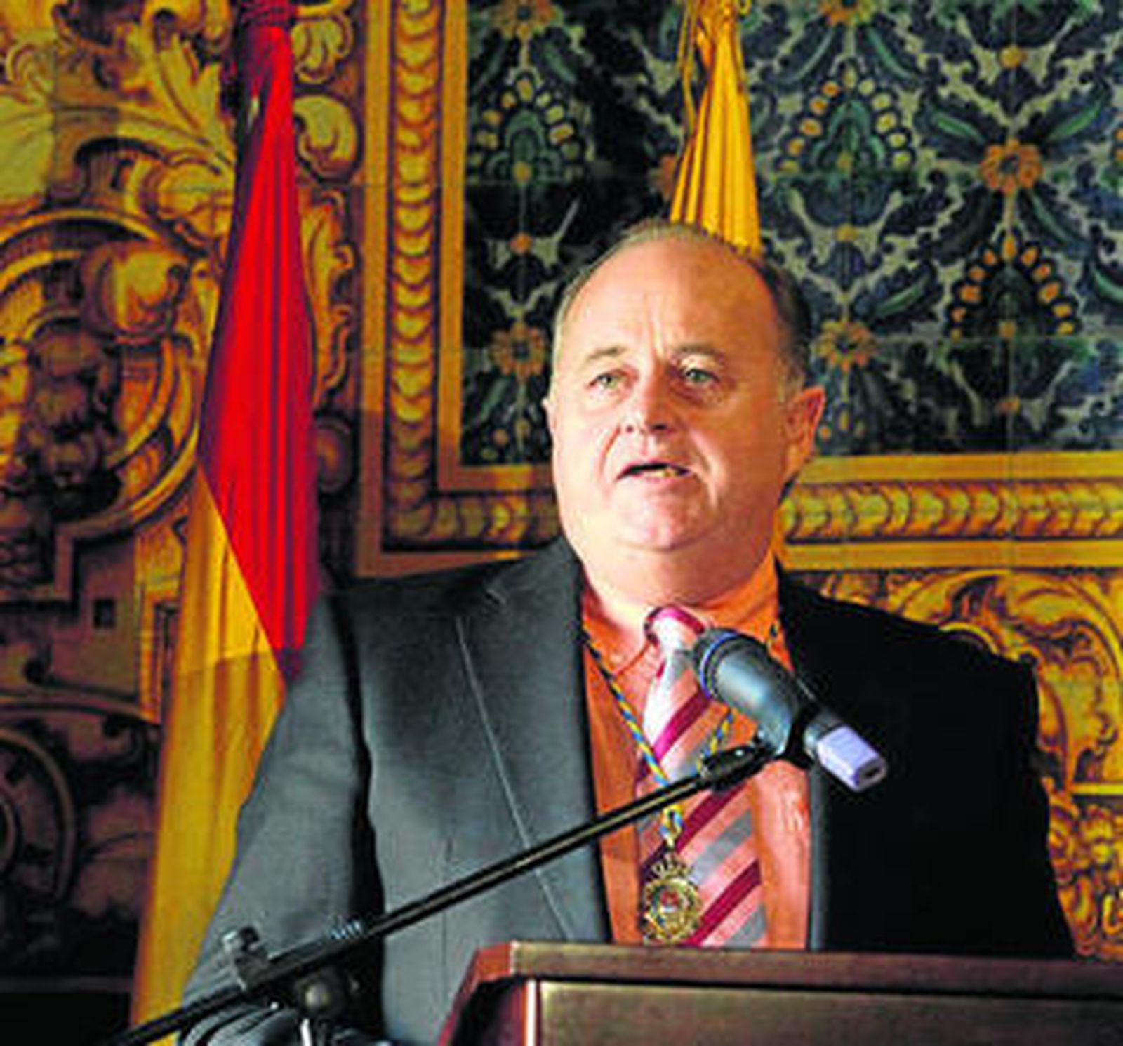 Javier Soto explica la posición de su grupo municipal.