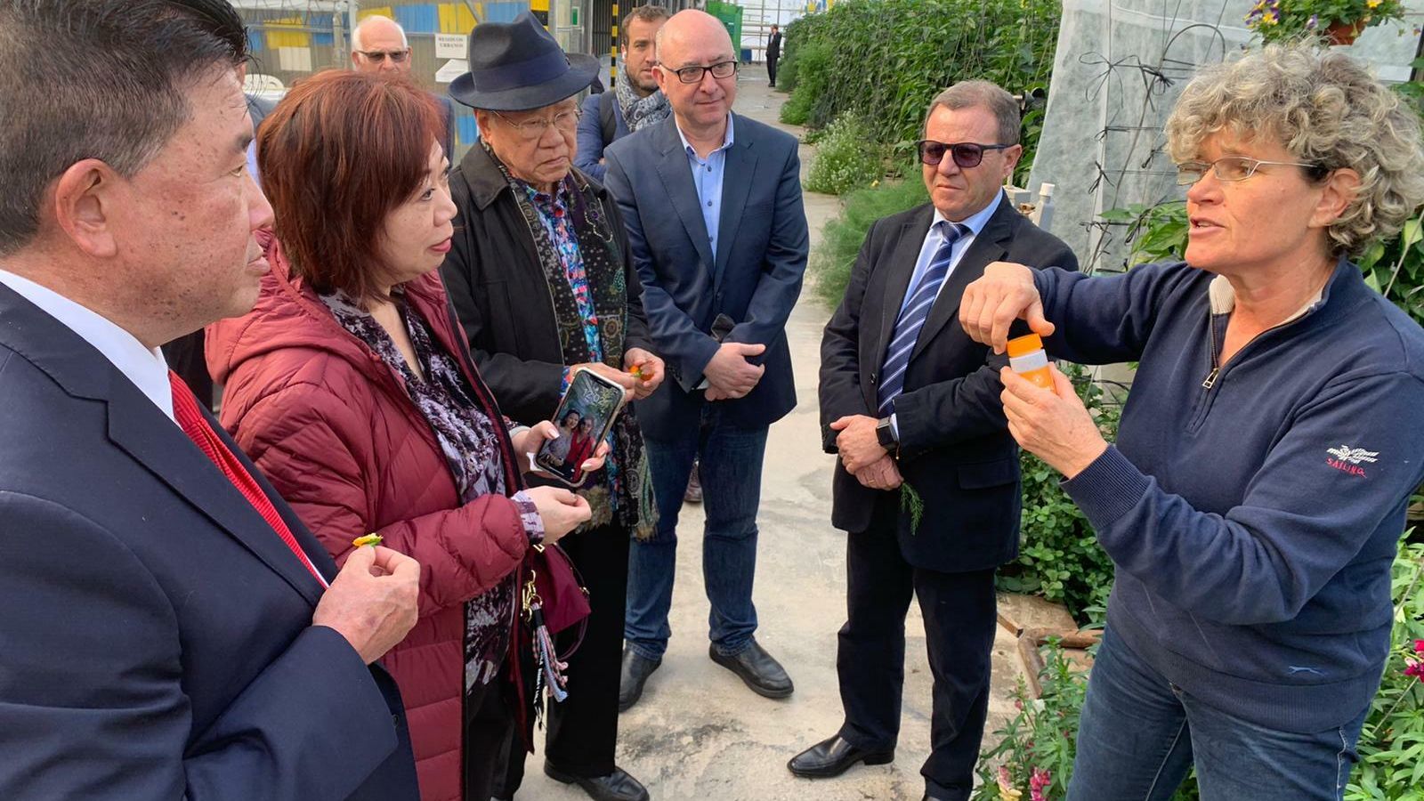 Lola Gómez, gerente de Clisol Agro, mostró el modelo agrícola almeriense al presidente de Camacol.