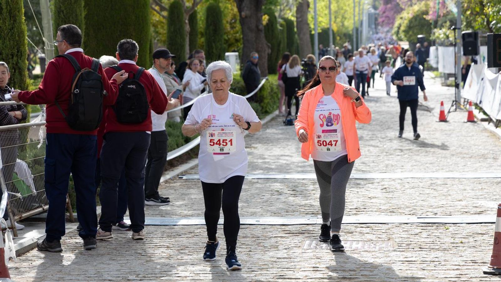 Más de 2.100 participantes corren para promover la salud en Jaén, en imágenes (1)