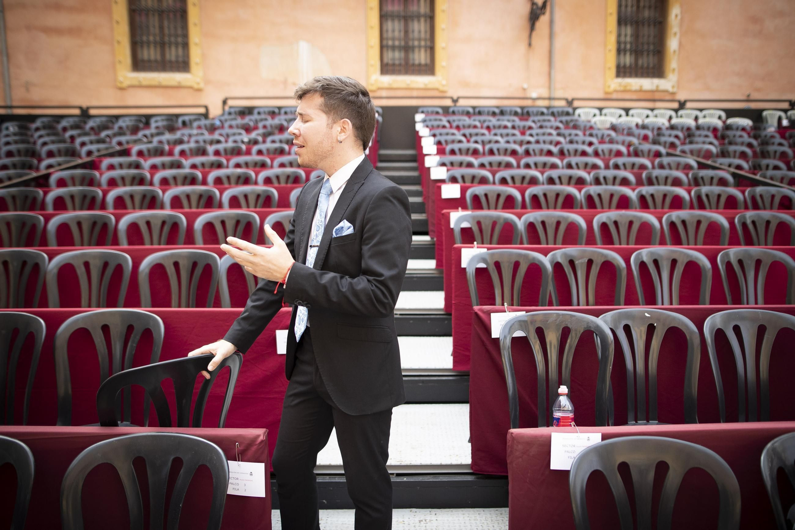 Las mantillas toman Granada en el Viernes de Dolores