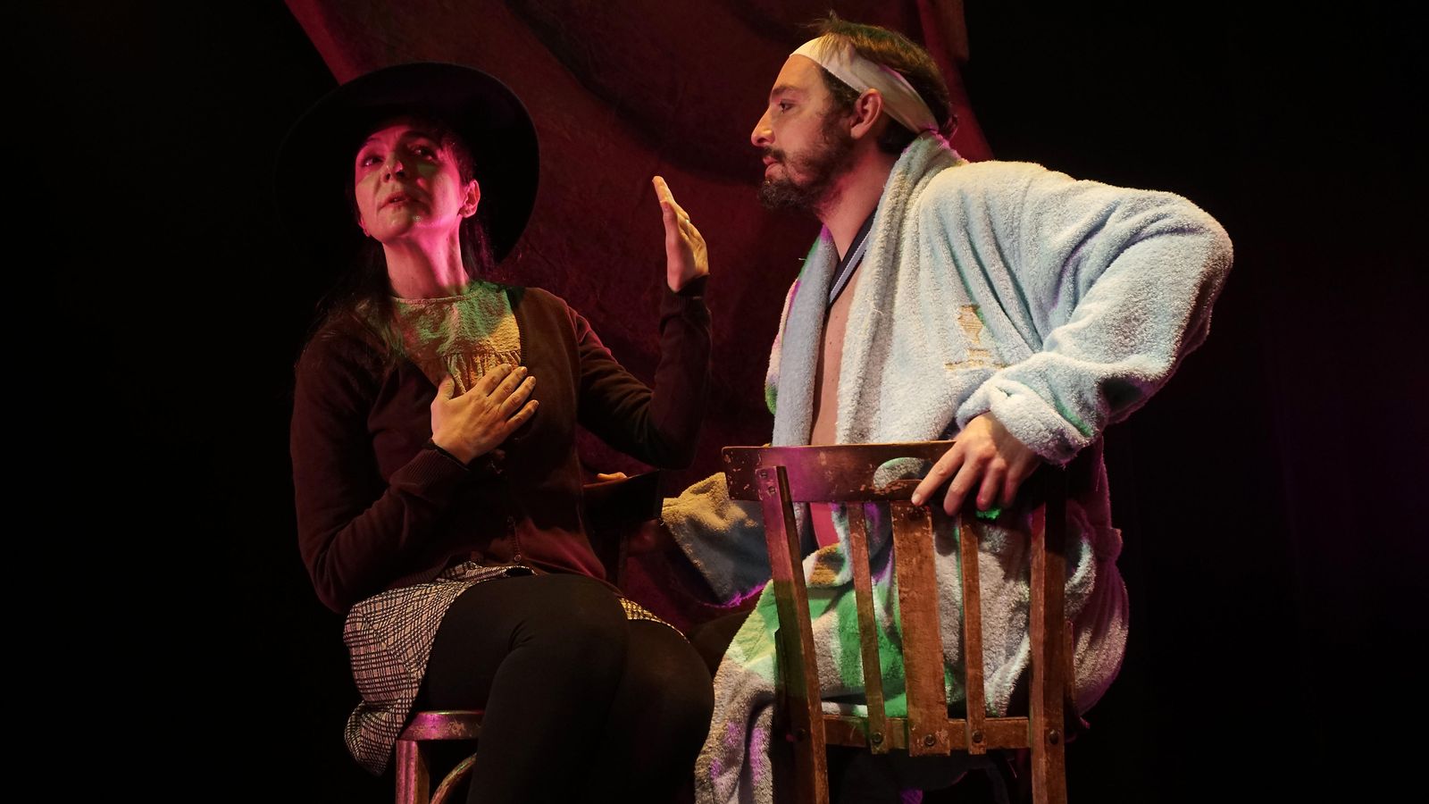 Candela Fernández y Juanfra Juárez ensayan una escena.