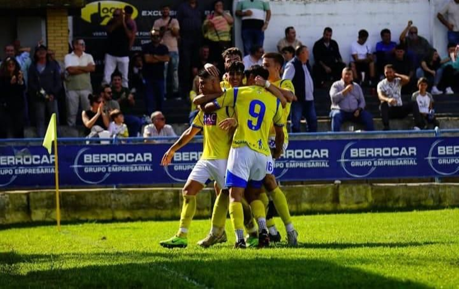 Los jugadores del Coria celebran un gol de la pasada temporada